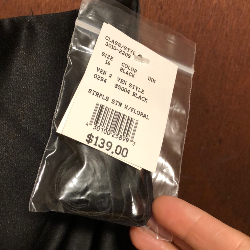 Dress - Picture 4 of 4